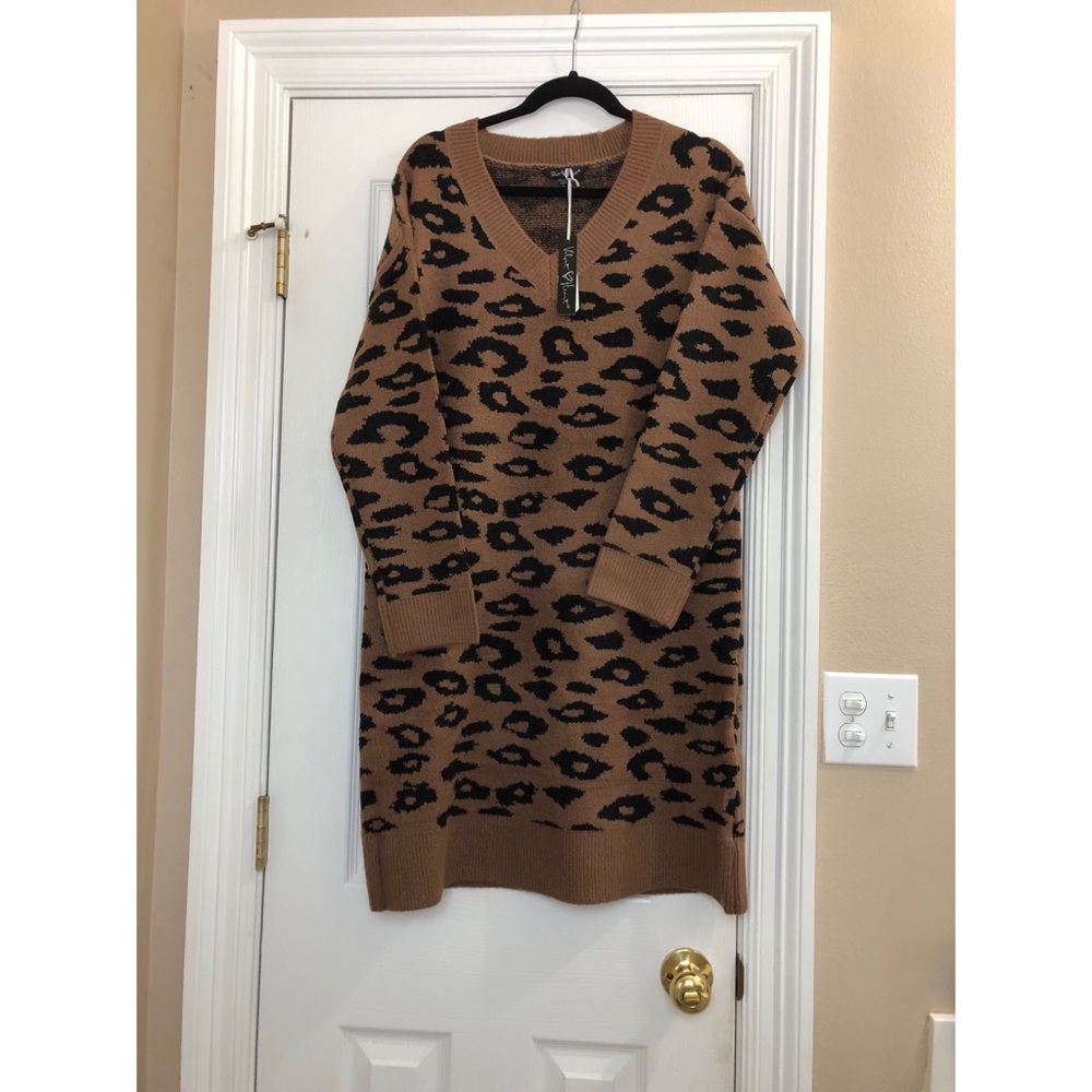 ****New with tags🤎🖤🤎 Leopard Sweater Dress :)
